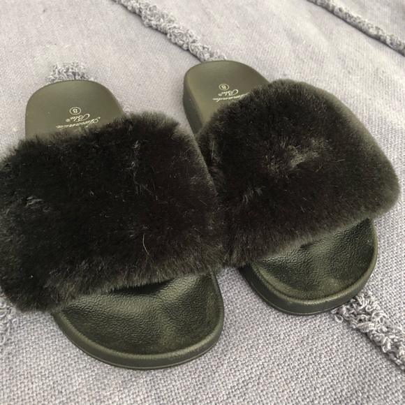 Fuzzy Fur Slides - Picture 4 of 5